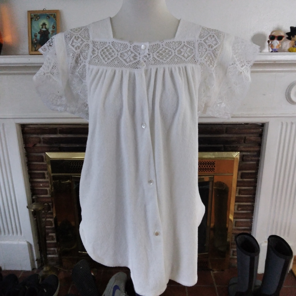 M)Vintage Montage New York Button Front Crochet Bath Robe